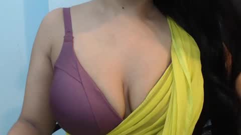 Snapshot of pilowprincess chatting on 06-02-26, 06:54 Sayra online show from 06-02-26, 06:54