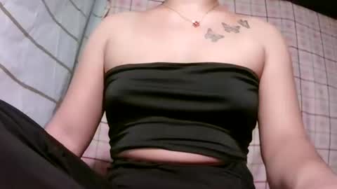 Snapshot of pinay_janella10 chatting on 10-16-25, 02:18 pinay_janella10 online show from 10-16-25, 02:18