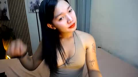 Snapshot of pinay_shenna chatting on 10-31-25, 08:37 Shenna online show from 10-31-25, 08:37