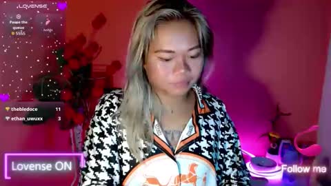 Snapshot of pinay_sweetlenatashaxx chatting on 10-15-25, 03:23 call me natasha online show from 10-15-25, 03:23