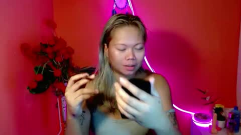 Snapshot of pinay_sweetlenatashaxx chatting on 10-19-25, 05:35 call me natasha online show from 10-19-25, 05:35