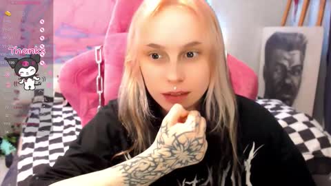 Snapshot of pineapple_dope chatting on 02-25-26, 06:06 Nancy online show from 02-25-26, 06:06