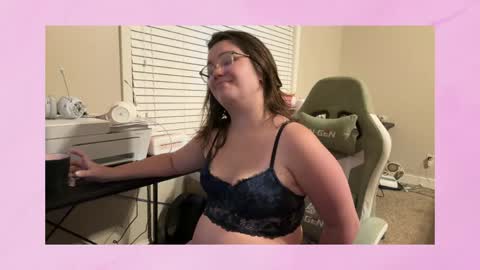 Snapshot of pineappleprincess1 chatting on 05-31-26, 12:30 Pineapple Princess online show from 05-31-26, 12:30