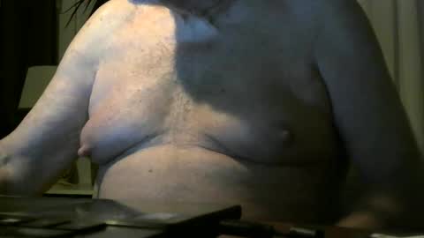 Snapshot of pinguin701 chatting on 09-21-25, 04:36 pinguin701 online show from 09-21-25, 04:36