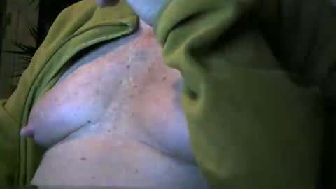 Snapshot of pinguin701 chatting on 09-28-25, 05:02 pinguin701 online show from 09-28-25, 05:02