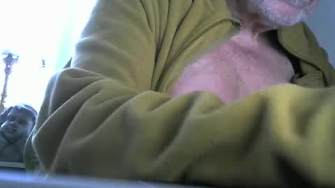 Snapshot of pinguin701 chatting on 02-11-26, 03:28 pinguin701 online show from 02-11-26, 03:28