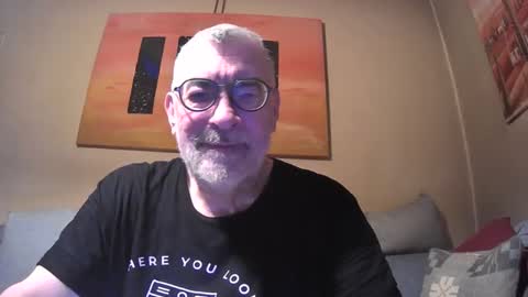 Snapshot of pinholder chatting on 12-21-24, 08:28 Michael online show from 12-21-24, 08:28