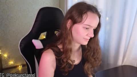 Snapshot of pink__sun chatting on 09-13-25, 12:16 Stephanie online show from 09-13-25, 12:16