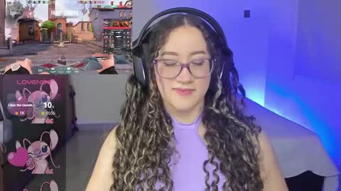 Snapshot of pink_angell chatting on 01-11-25, 07:28 Emilly Santis online show from 01-11-25, 07:28