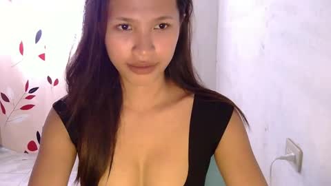 Snapshot of pink_bubbles011 chatting on 05-19-26, 05:03 pink_bubbles011 online show from 05-19-26, 05:03