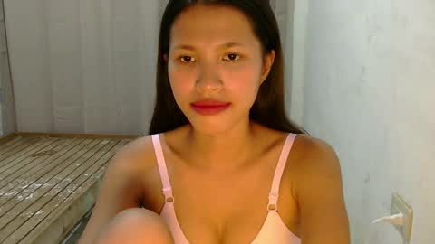 Snapshot of pink_bubbles011 chatting on 05-27-26, 05:26 pink_bubbles011 online show from 05-27-26, 05:26