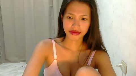Snapshot of pink_bubbles011 chatting on 05-29-26, 05:05 pink_bubbles011 online show from 05-29-26, 05:05