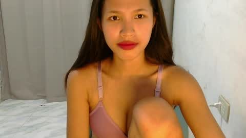 Snapshot of pink_bubbles011 chatting on 05-31-26, 06:31 pink_bubbles011 online show from 05-31-26, 06:31
