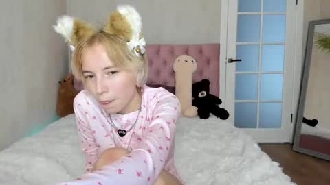 Snapshot of pink_lila18 chatting on 09-22-25, 09:00 pink_lila18 online show from 09-22-25, 09:00