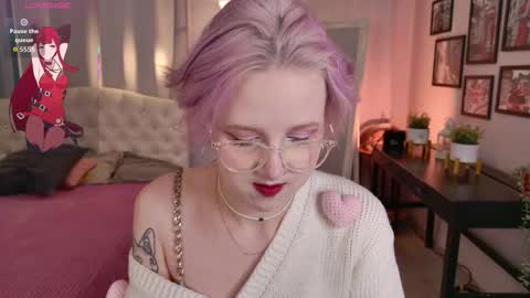 Snapshot of pink_pantsu chatting on 11-21-25, 06:12 Luna online show from 11-21-25, 06:12