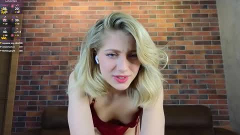 Snapshot of pinkadele chatting on 01-08-25, 11:30 Adele online show from 01-08-25, 11:30