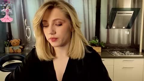 Snapshot of pinkadele chatting on 02-07-25, 10:08 Adele online show from 02-07-25, 10:08