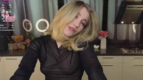 Snapshot of pinkadele chatting on 02-12-25, 11:29 Adele online show from 02-12-25, 11:29