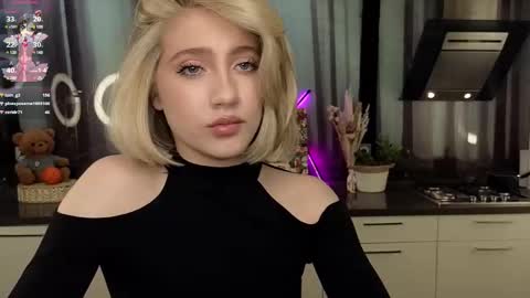 Snapshot of pinkadele chatting on 02-27-25, 12:02 Adele online show from 02-27-25, 12:02