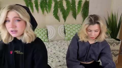 Snapshot of pinkadele chatting on 10-02-25, 08:43 Adele online show from 10-02-25, 08:43