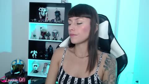 Snapshot of pinkcatlive chatting on 01-18-25, 05:48 Emily online show from 01-18-25, 05:48