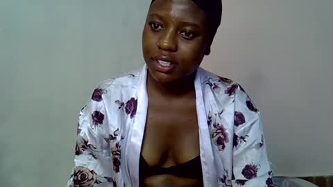 Snapshot of pinkie_bubbles chatting on 01-05-26, 08:12 Shazz online show from 01-05-26, 08:12