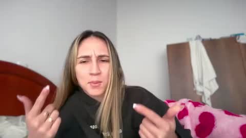 Pinkilola online show from 06-15-26, 07:05