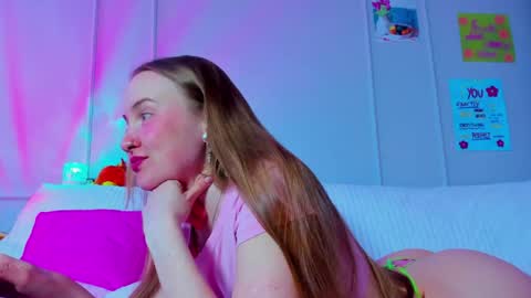 Snapshot of pinkk_lemonade chatting on 05-02-26, 10:53 Mila online show from 05-02-26, 10:53