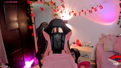 Sarah .. online show from 02-15-25, 05:19