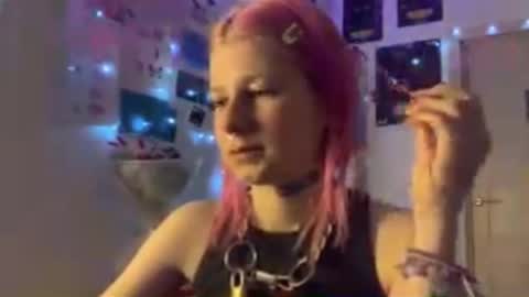 Snapshot of pinkvampire chatting on 09-18-25, 05:37 Sara online show from 09-18-25, 05:37