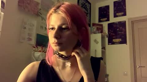 Snapshot of pinkvampire chatting on 09-21-25, 06:09 Sara online show from 09-21-25, 06:09