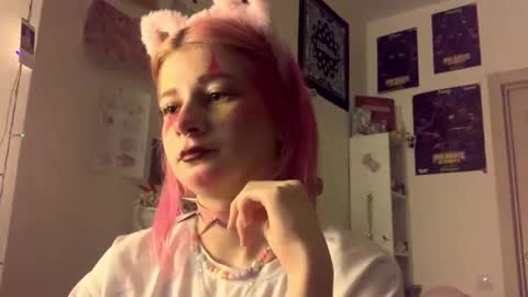 Snapshot of pinkvampire chatting on 09-22-25, 06:54 Sara online show from 09-22-25, 06:54