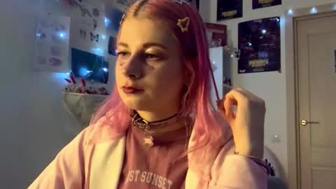 Snapshot of pinkvampire chatting on 09-23-25, 06:11 Sara online show from 09-23-25, 06:11