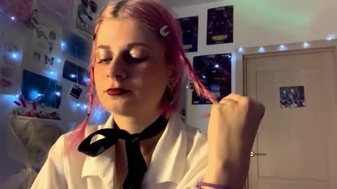 Snapshot of pinkvampire chatting on 09-27-25, 06:13 Sara online show from 09-27-25, 06:13