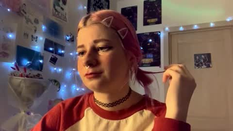 Snapshot of pinkvampire chatting on 09-29-25, 08:46 Sara online show from 09-29-25, 08:46