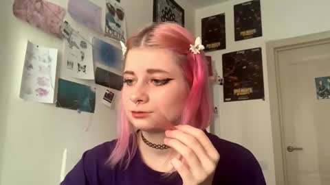 Snapshot of pinkvampire chatting on 10-03-25, 10:12 Sara online show from 10-03-25, 10:12