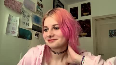 Snapshot of pinkvampire chatting on 10-04-25, 01:53 Sara online show from 10-04-25, 01:53