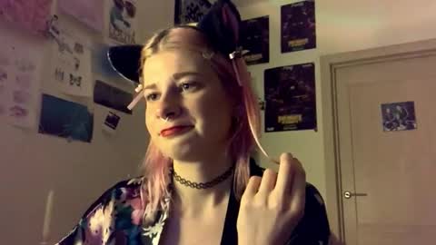 Snapshot of pinkvampire chatting on 10-07-25, 08:50 Sara online show from 10-07-25, 08:50