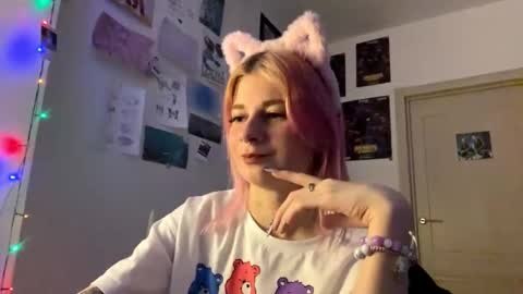 Snapshot of pinkvampire chatting on 10-10-25, 09:25 Sara online show from 10-10-25, 09:25