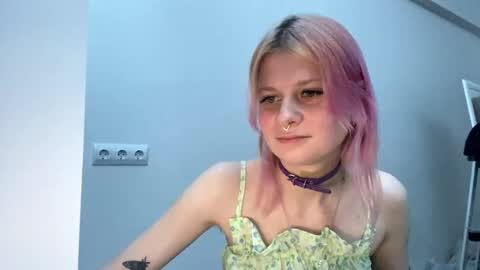 Snapshot of pinkvampire chatting on 10-15-25, 10:32 Sara online show from 10-15-25, 10:32