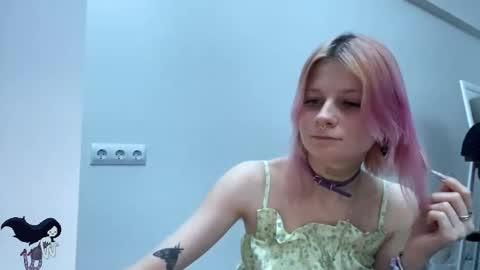 Snapshot of pinkvampire chatting on 10-23-25, 09:24 Sara online show from 10-23-25, 09:24