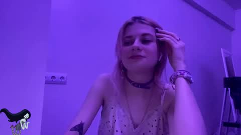 Snapshot of pinkvampire chatting on 10-26-25, 09:42 Sara online show from 10-26-25, 09:42