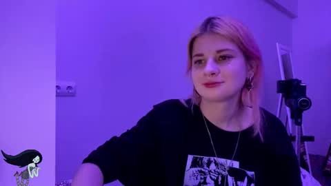 Snapshot of pinkvampire chatting on 10-27-25, 10:03 Sara online show from 10-27-25, 10:03