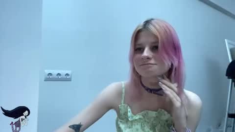 Snapshot of pinkvampire chatting on 10-28-25, 08:55 Sara online show from 10-28-25, 08:55