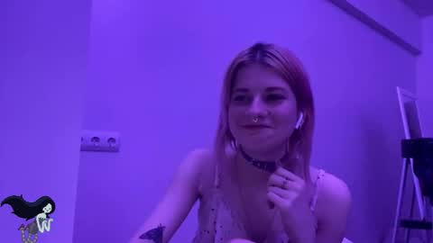 Snapshot of pinkvampire chatting on 10-29-25, 09:27 Sara online show from 10-29-25, 09:27