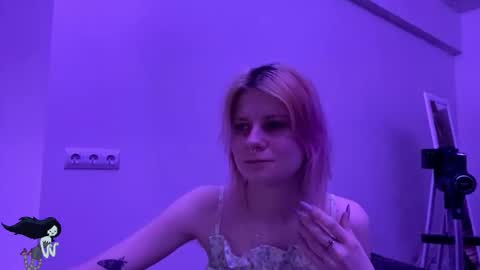 Snapshot of pinkvampire chatting on 10-30-25, 10:10 Sara online show from 10-30-25, 10:10