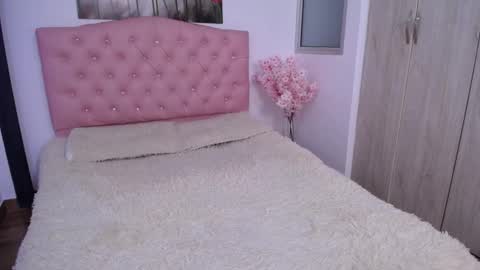 Snapshot of pinky_f00x chatting on 09-25-25, 02:37 pinky_f00x online show from 09-25-25, 02:37