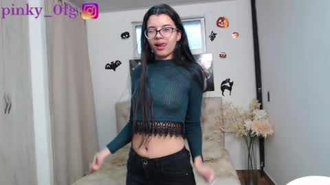 Snapshot of pinky_f00x chatting on 10-16-25, 10:11 pinky_f00x online show from 10-16-25, 10:11