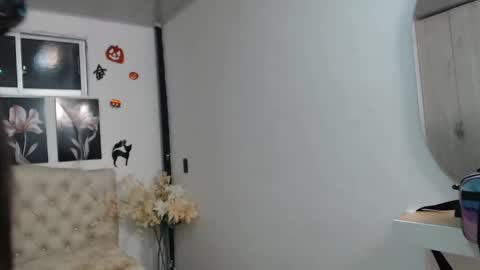 Snapshot of pinky_f00x chatting on 10-17-25, 11:51 pinky_f00x online show from 10-17-25, 11:51