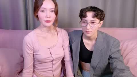 Li long hair and Ru short hair online show from 07-18-26, 10:02